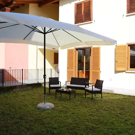 Casa Giardino Sulla Baia Appartamento Colico